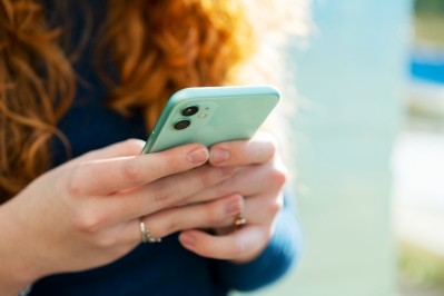 texting © Tim Robberts Getty Images